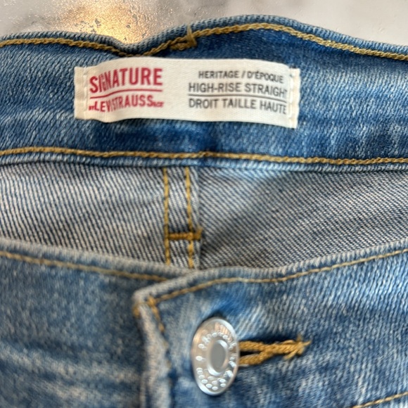 Levi’s Waist 24” rise 12 “ inseam 26” Signature, high-rise straight leg - Picture 7 of 13